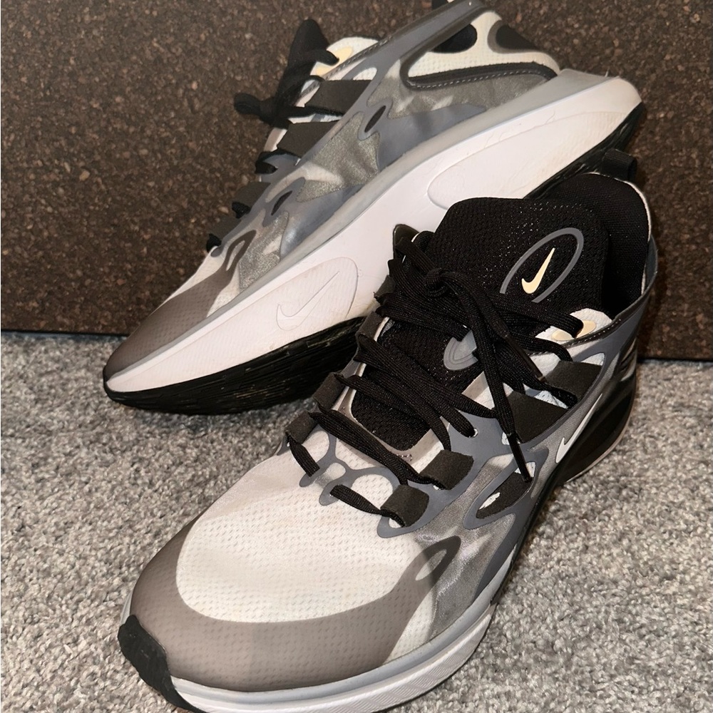 Men’s Nike shoes
